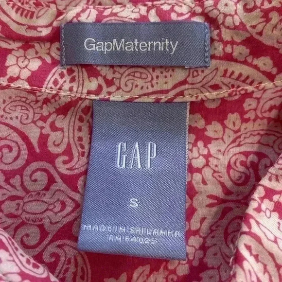Gap Maternity Pink & White Paisley Design in Size Small. Long Sleeve/Button Up. - Picture 6 of 10